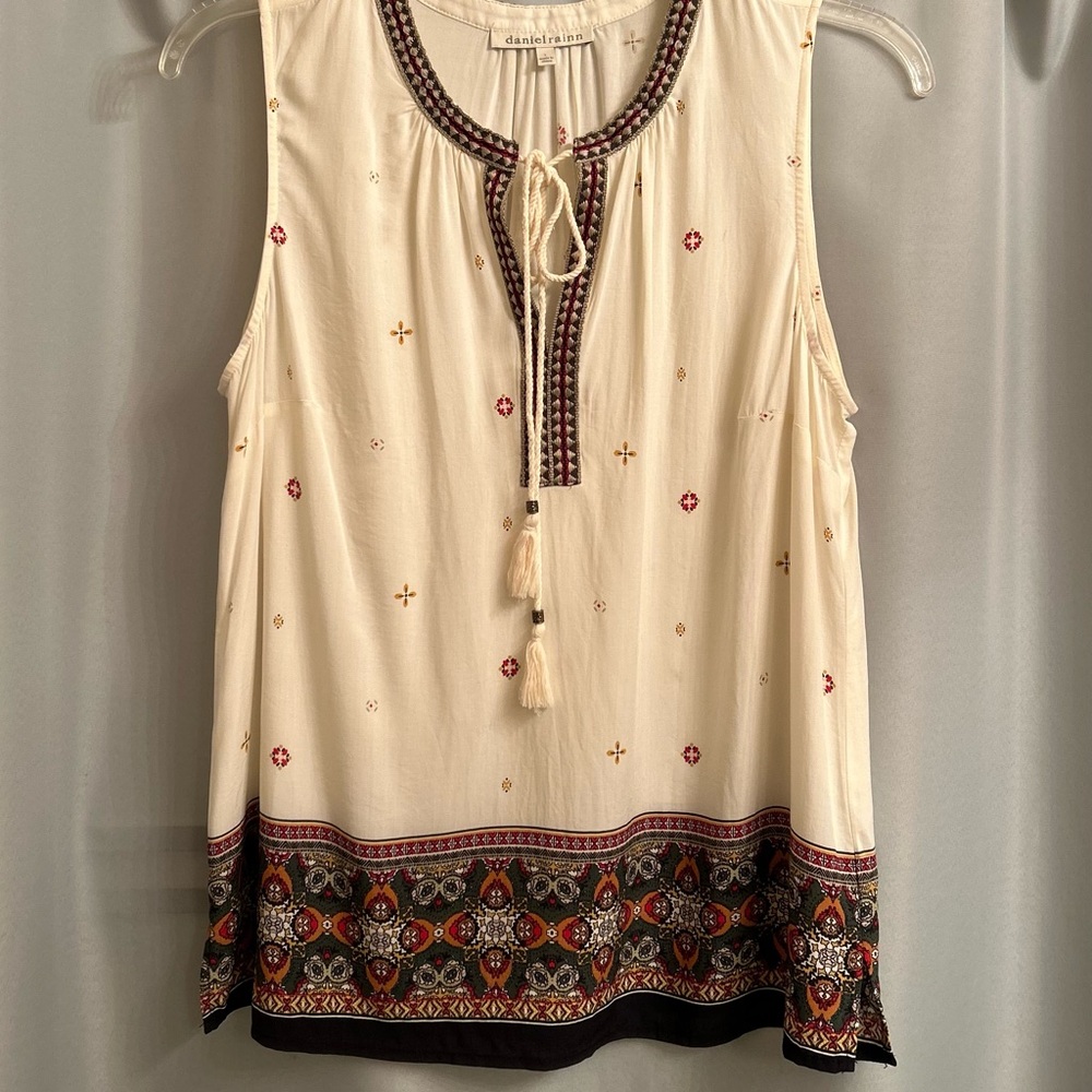 Daniel Rainn Cream Sleeveless Top